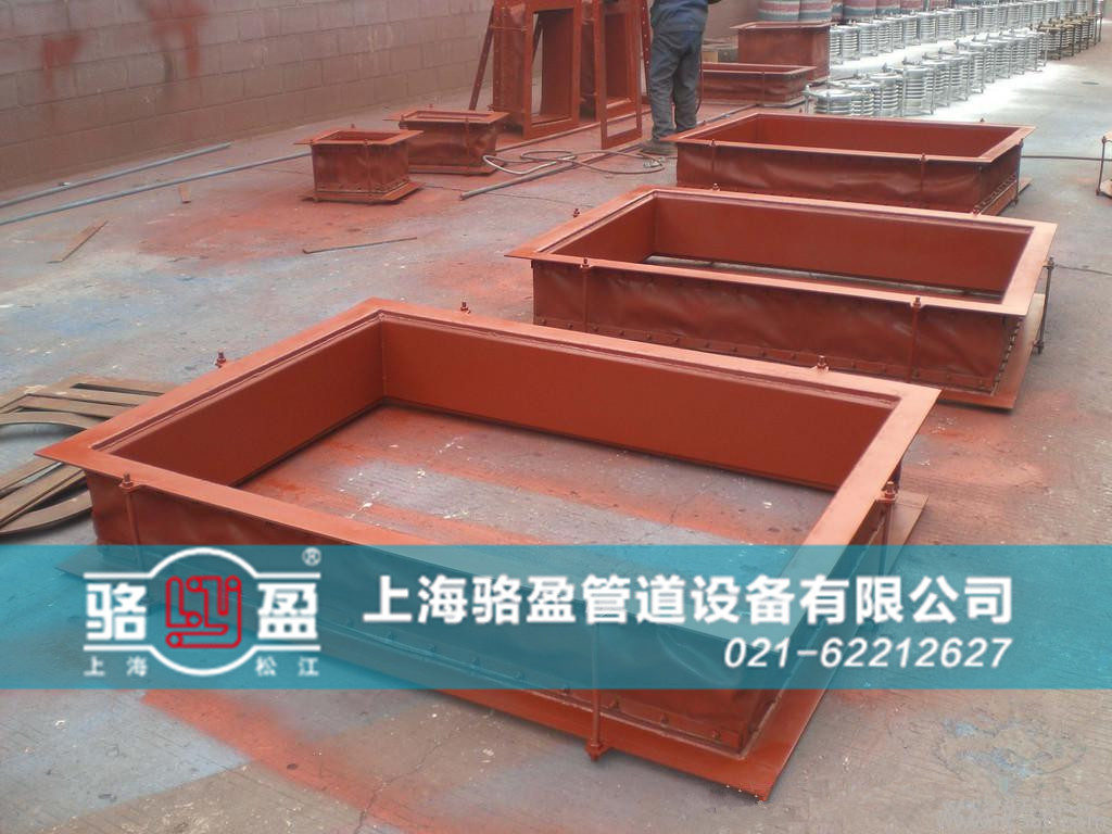 香港機(jī)場矩形非金屬<a href=http://www.spwdmcgy.com.cn target=_blank class=infotextkey>補(bǔ)償器</a>噴涂環(huán)節(jié)
